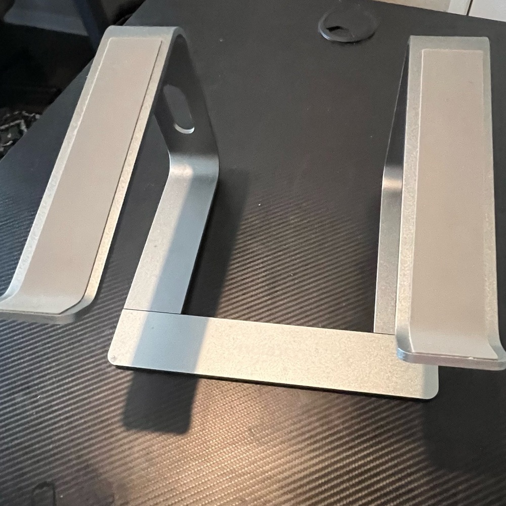 ‘Nulaxy’ Laptop Stand